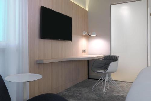 Triple Room - Free Airport Shuttle del hotel The Jangle Hotel - Paris - Charles de Gaulle - Airport. Foto 3