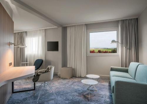 Junior King Suite with Sofa Bed - Free Airport Shuttle del hotel The Jangle Hotel - Paris - Charles de Gaulle - Airport. Foto 3