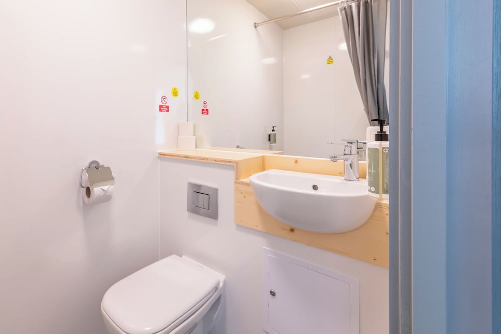 Twin Room del hotel easyLondon Croydon. Foto 12