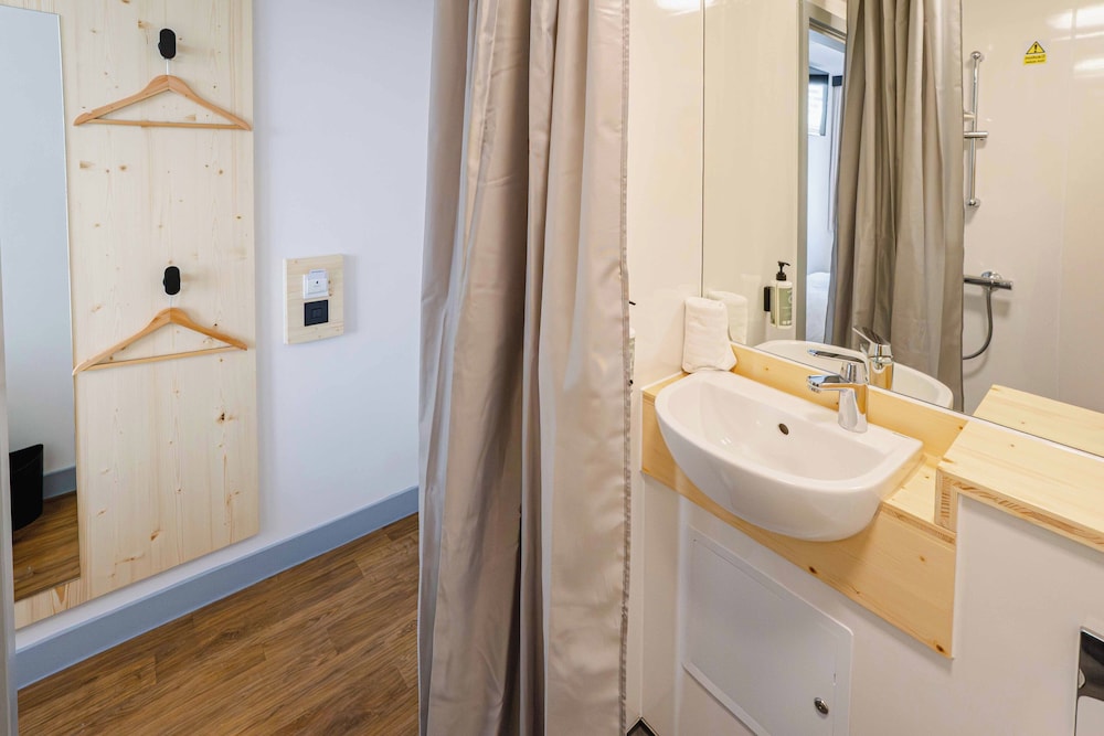 Twin Room del hotel easyLondon Croydon. Foto 14