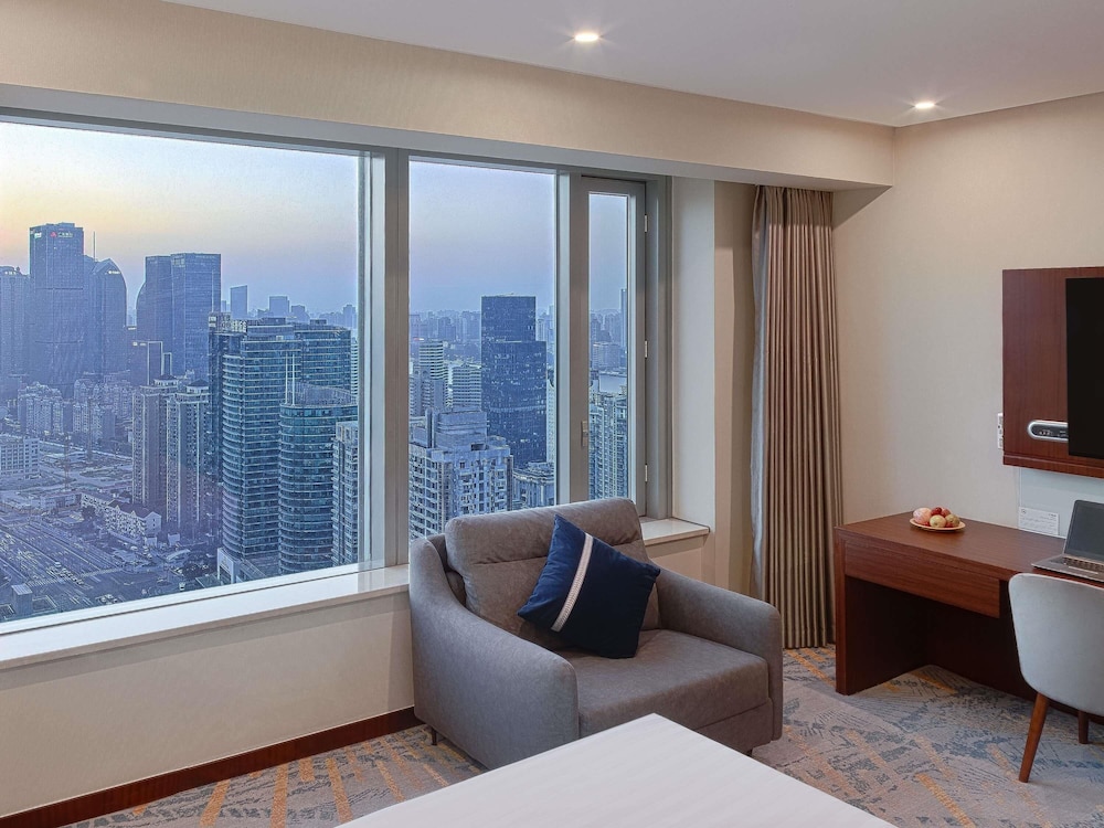 Habitación superior, 1 cama de matrimonio grande, planta ejecutiva del hotel Novotel Shanghai Atlantis