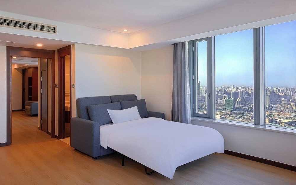 Suite junior, 1 cama de matrimonio grande del hotel Novotel Shanghai Atlantis. Foto 10