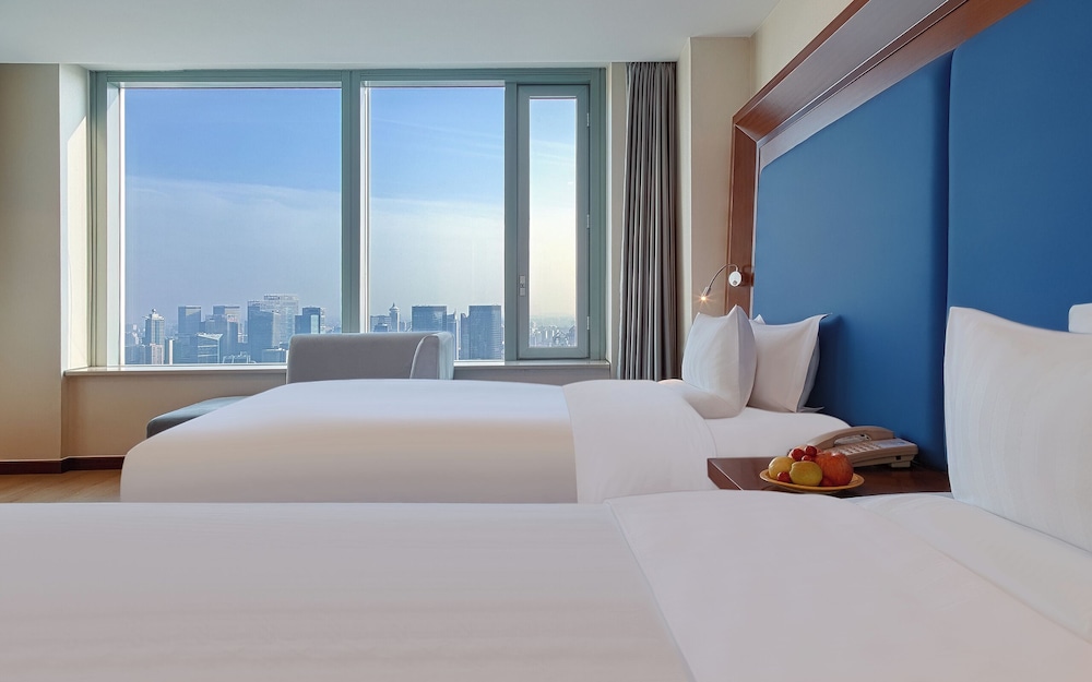 Habitación superior, 2 camas individuales, planta ejecutiva del hotel Novotel Shanghai Atlantis. Foto 2