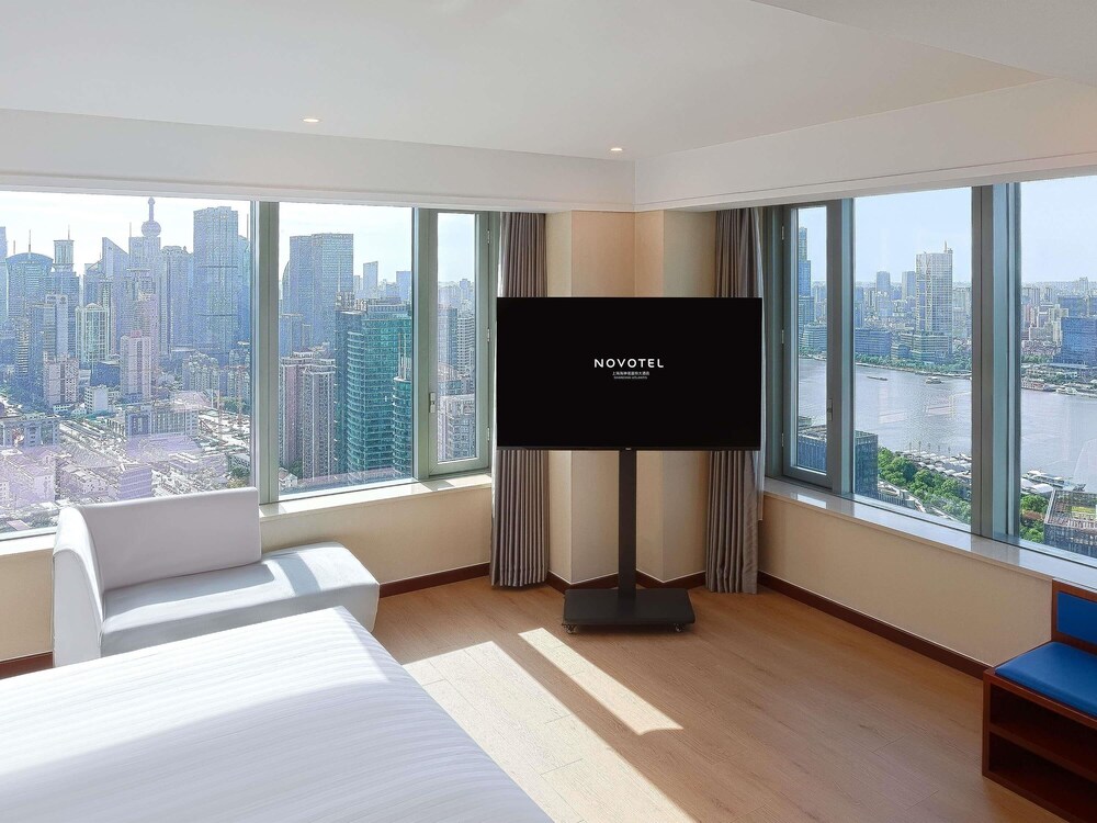 Habitación superior, 1 cama de matrimonio grande, planta ejecutiva del hotel Novotel Shanghai Atlantis. Foto 6