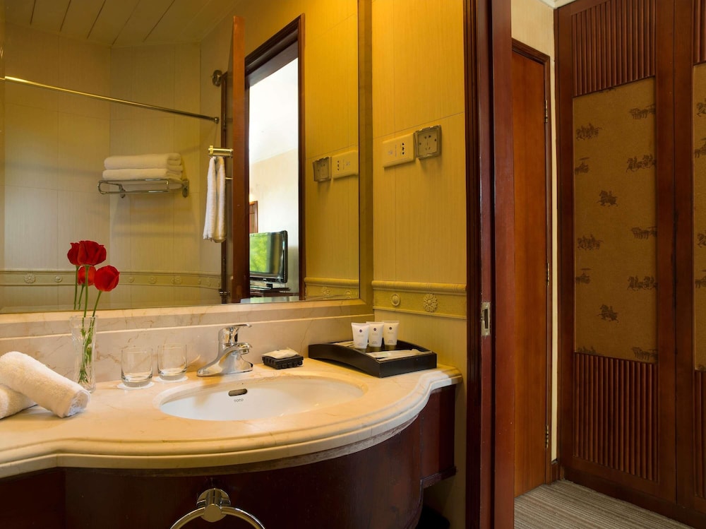 Estandar con 1 cama Queen del hotel Grand Mercure Xian Renmin Square. Foto 1