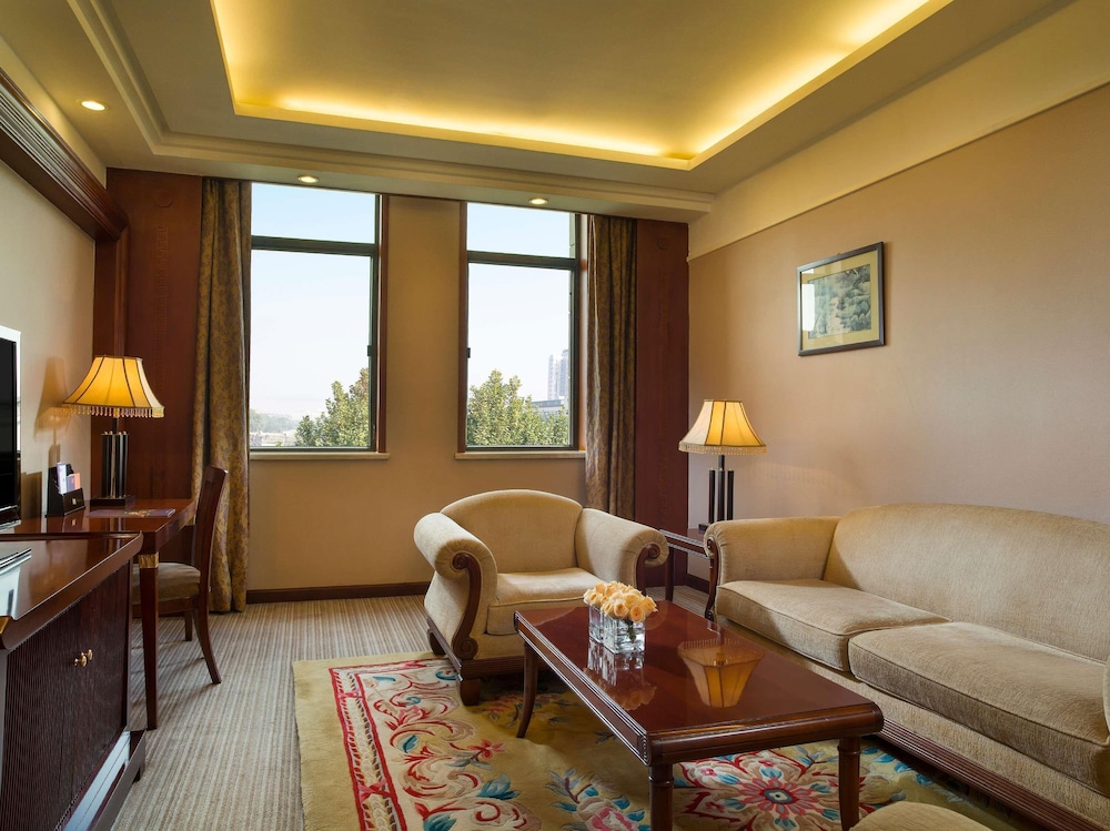 Suite Deluxe con 1 cama King del hotel Grand Mercure Xian Renmin Square. Foto 5