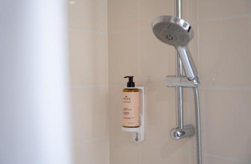 Habitación Familiar - 1 cama doble y 2 camas individuales del hotel Mercure Paris Gare Montparnasse TGV. Foto 7