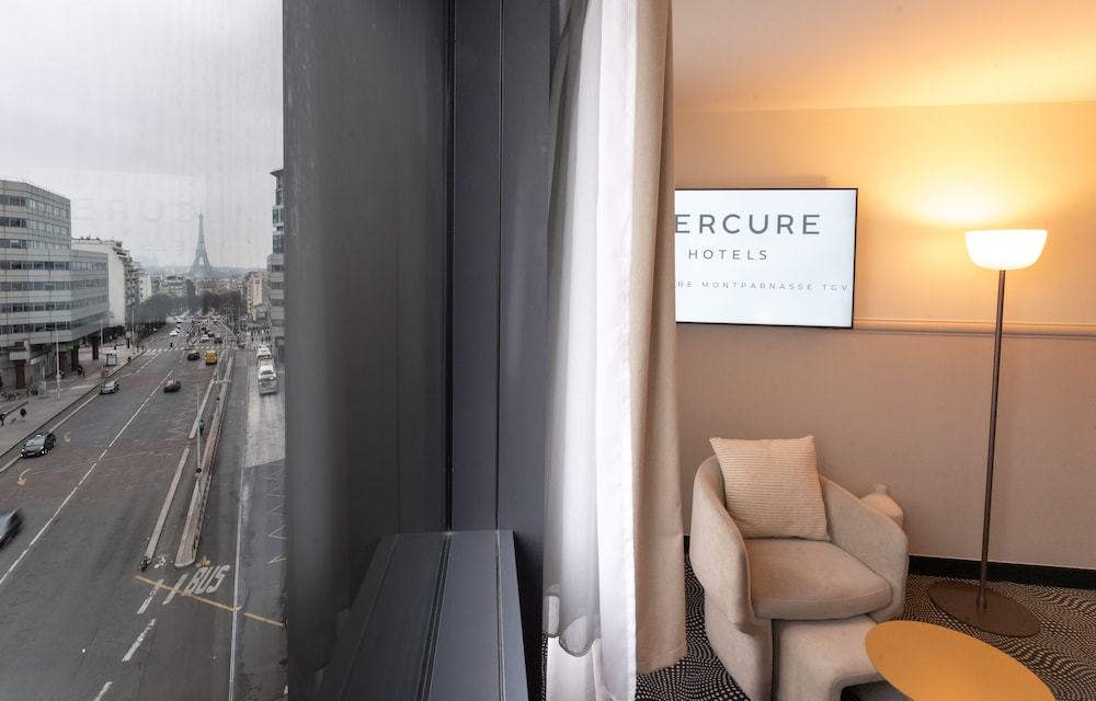 Habitación Superior, 1 cama doble, vista a la Torre Eiffel del hotel Mercure Paris Gare Montparnasse TGV. Foto 7