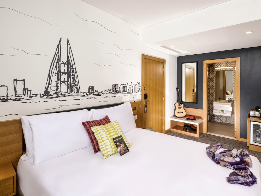 Habitación Doble Estándar con vistas a la ciudad del hotel ibis Styles Manama Diplomatic Area. Foto 1