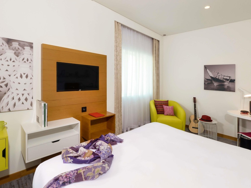 Habitación Doble Estándar con vistas a la ciudad del hotel ibis Styles Manama Diplomatic Area. Foto 5