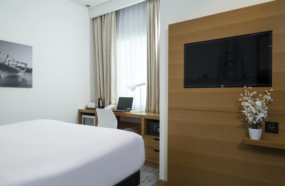 Habitación Superior con vistas al mar del hotel ibis Styles Manama Diplomatic Area. Foto 1