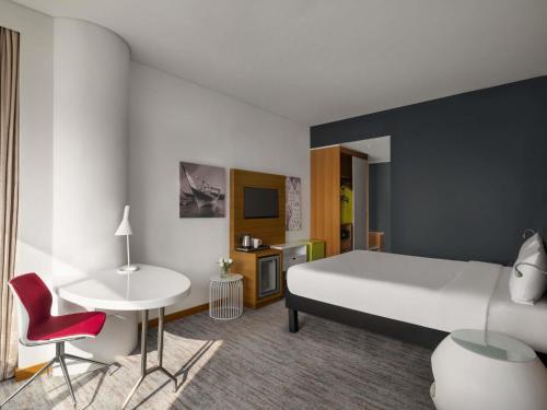 Suite Estándar con Vistas a la Ciudad del hotel ibis Styles Manama Diplomatic Area. Foto 1