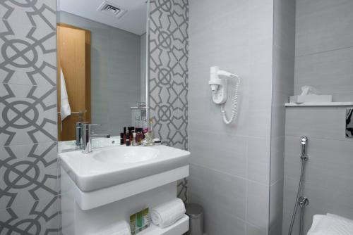 Suite Estándar con Vistas a la Ciudad del hotel ibis Styles Manama Diplomatic Area. Foto 7