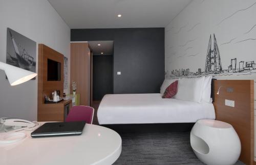 Suite Estándar con Vistas a la Ciudad del hotel ibis Styles Manama Diplomatic Area. Foto 9