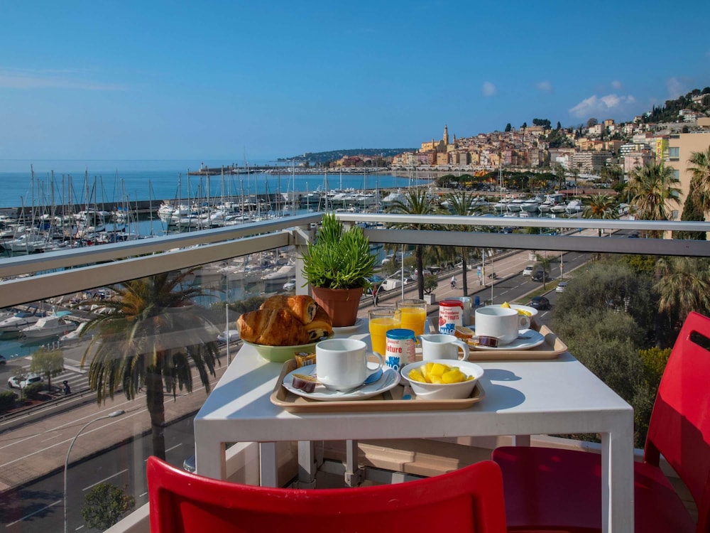 Habitación Triple con vistas al mar del hotel ibis budget Menton