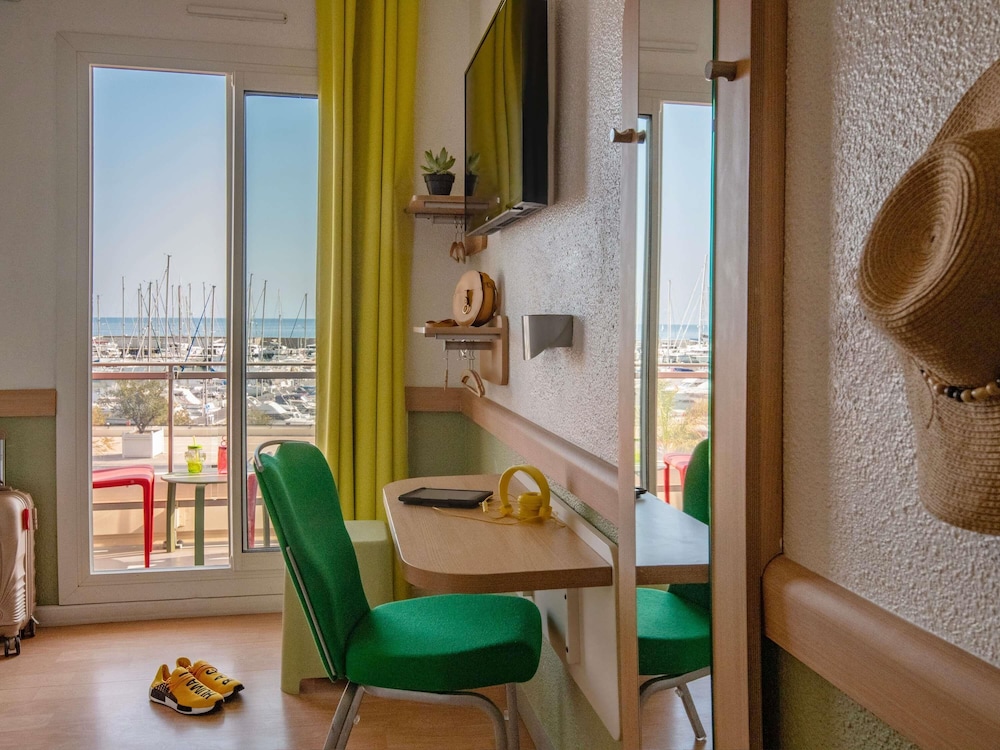 Habitación Triple con vistas al mar del hotel ibis budget Menton. Foto 4