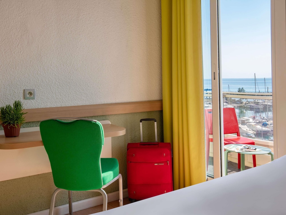 Doble con vistas al mar del hotel ibis budget Menton. Foto 2