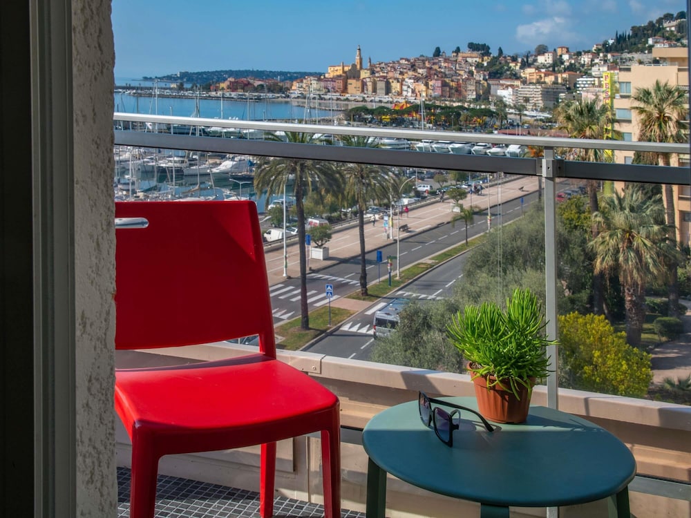 Doble con vistas al mar del hotel ibis budget Menton. Foto 4