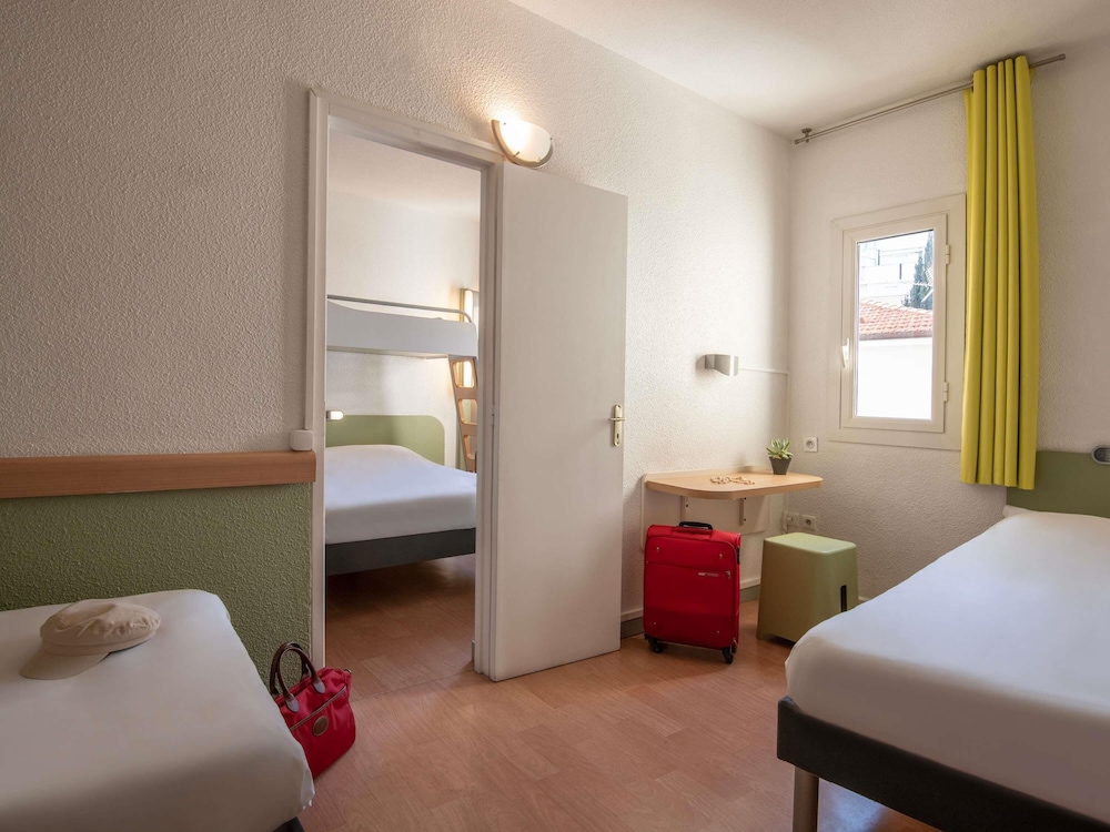 Habitación Familiar del hotel ibis budget Menton. Foto 1