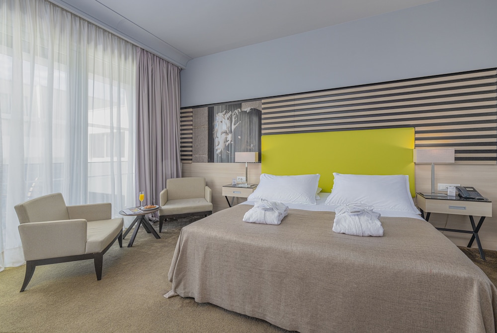 Habitación ejecutiva, balcón (4 * ) del hotel Lero. Foto 2