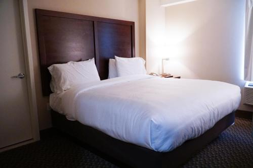 Habitación Cuádruple Deluxe del hotel Mint JFK Airport. Foto 10