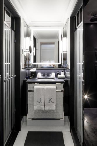Habitación Doble Estándar del hotel J.K. Place Paris. Foto 1
