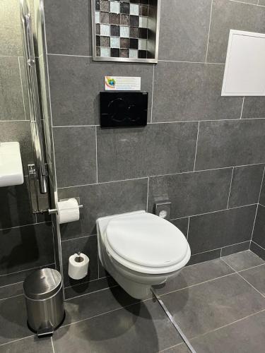 Habitación Doble del hotel Le Grand Hôtel de Normandie. Foto 1