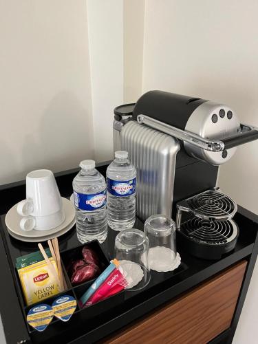 Habitación Individual del hotel Le Grand Hôtel de Normandie. Foto 1