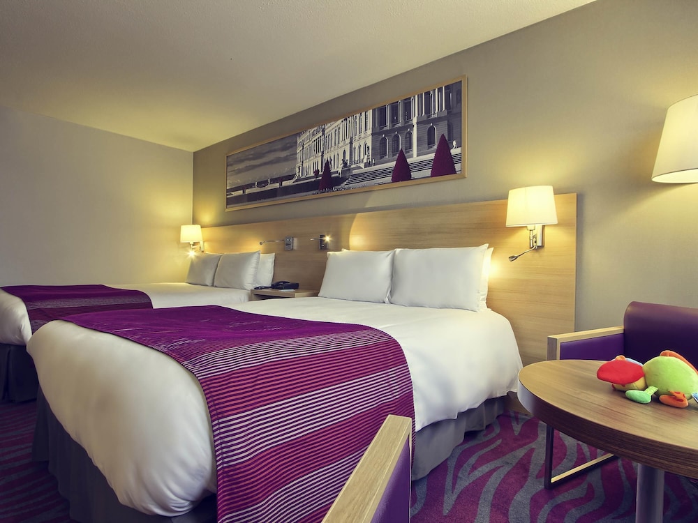 Habitación Clásica - 2 camas dobles del hotel Mercure Paris Velizy. Foto 2