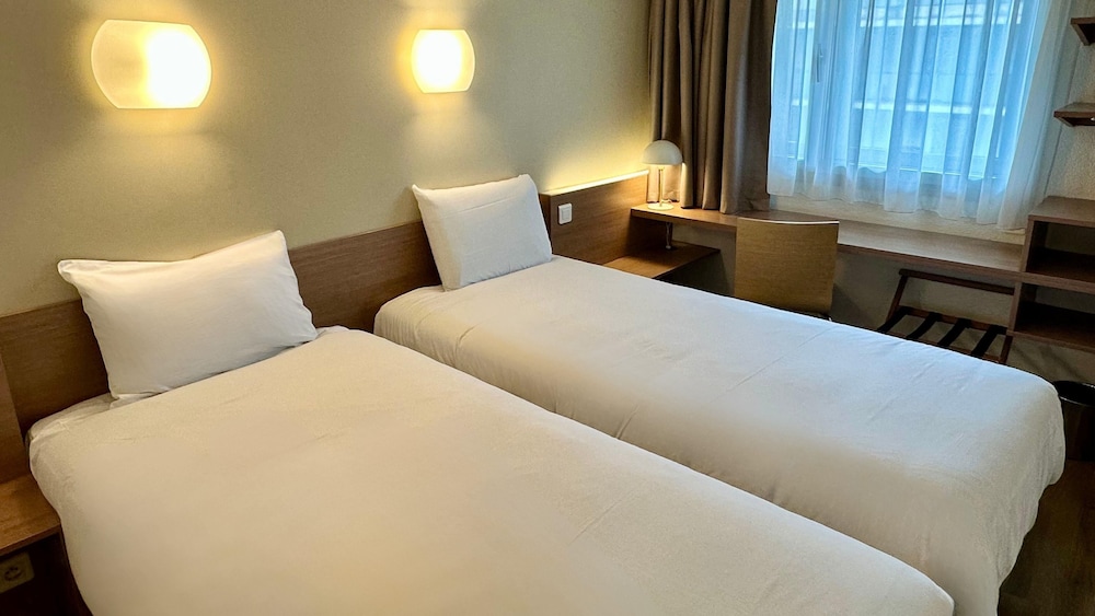 Habitación estándar, 2 camas individuales del hotel CAMPANILE PARIS 12 - Bercy Village. Foto 3