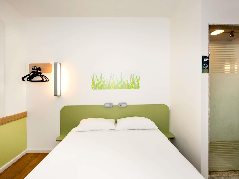 Apartamento funcional para hasta 2 personas, con cama doble del hotel ibis budget Campo Grande. Foto 4