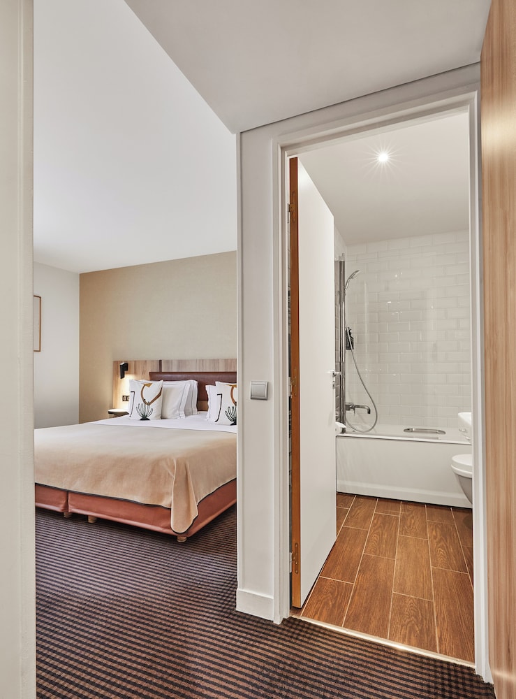 Habitación Deluxe (Family) del hotel Plaza Tour Eiffel. Foto 3