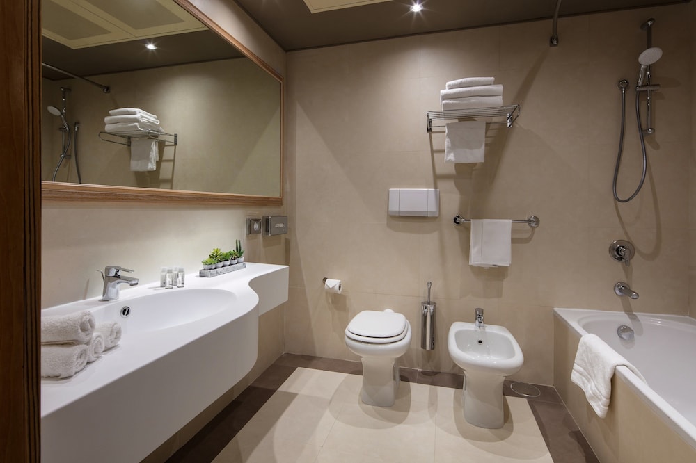 Habitación Premium, 2 camas de matrimonio del hotel Holiday Inn Rome- Eur Parco Dei Medici, An Ihg. Foto 3