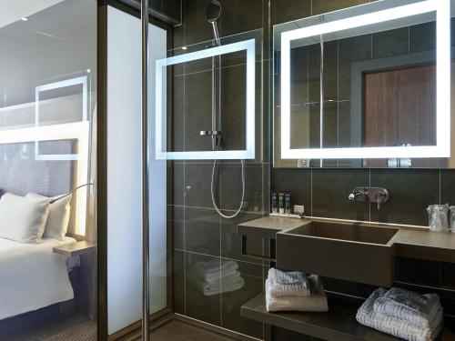 Habitación Estándar - 1 cama grande del hotel Novotel London Excel. Foto 1