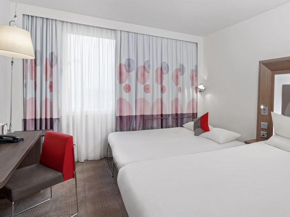 Habitación estándar, 1 cama de matrimonio con sofá cama del hotel Novotel London Excel. Foto 2