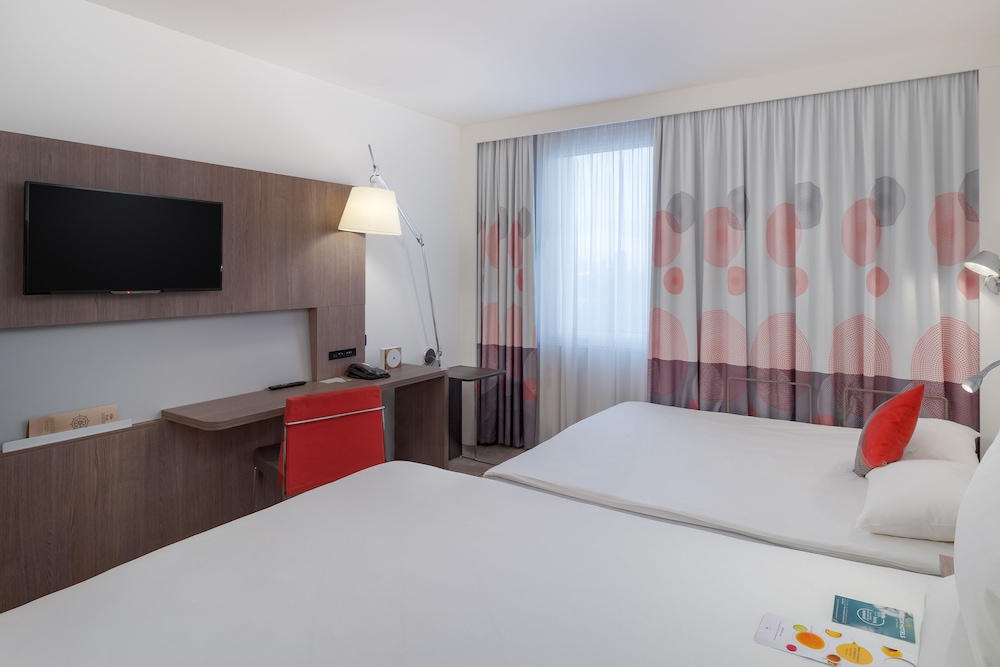 Habitación estándar, 1 cama de matrimonio con sofá cama del hotel Novotel London Excel. Foto 4
