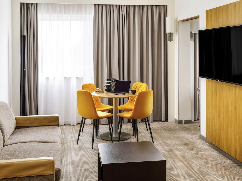Suite ejecutiva, 1 cama doble con sofá cama del hotel Novotel London Greenwich. Foto 3