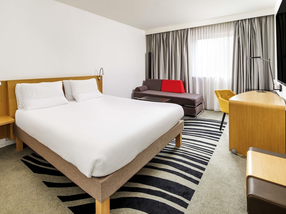 Habitación superior, 1 cama de matrimonio con sofá cama del hotel Novotel London Greenwich. Foto 3