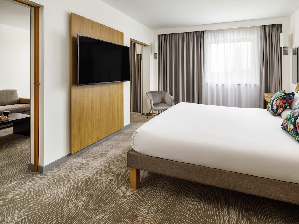Suite ejecutiva, 1 cama doble con sofá cama del hotel Novotel London Greenwich. Foto 1
