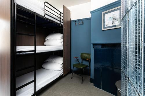 Habitación Compartida Mixta con 9 camas del hotel Publove The Rose and Crown. Foto 2