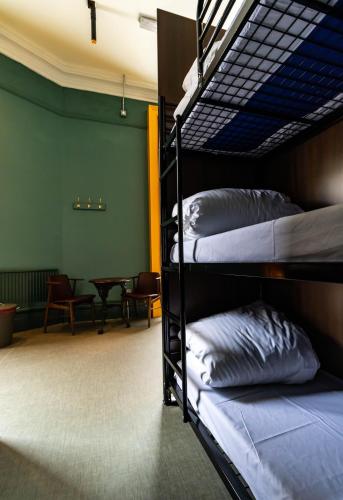 Habitación Compartida Mixta de 6 camas del hotel Publove The Rose and Crown. Foto 1