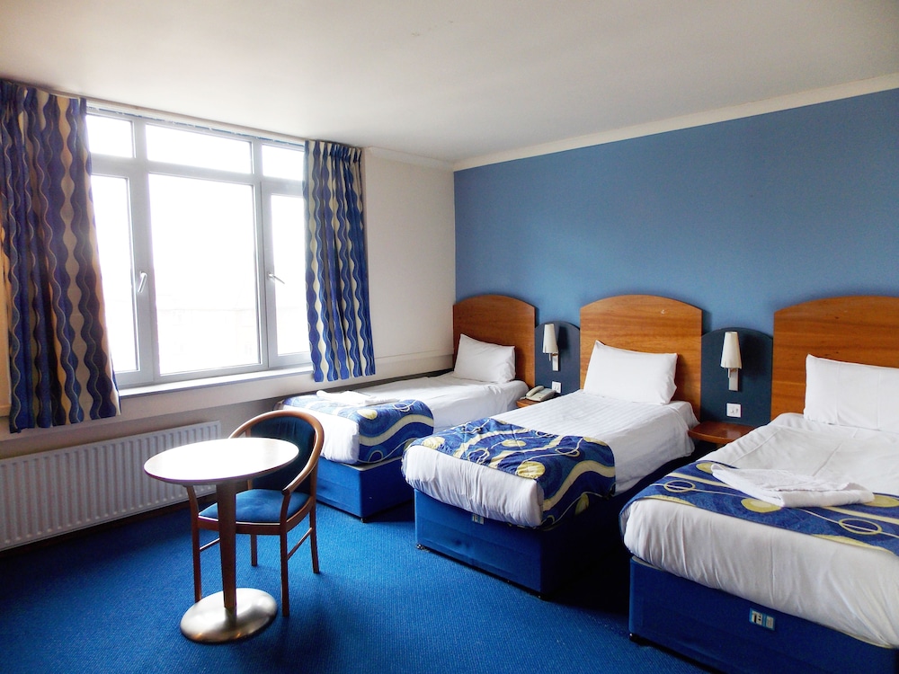 Habitación triple del hotel London Wembley International. Foto 2