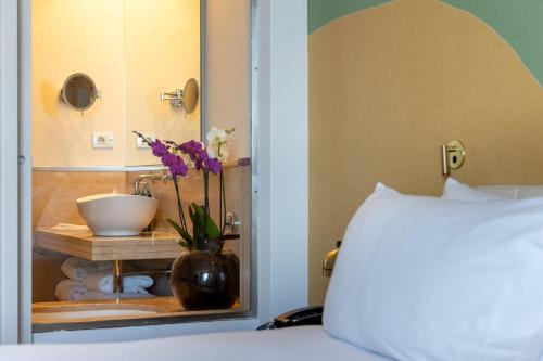 Habitación Executive con cama extragrande del hotel DoubleTree by Hilton Florence Metropole. Foto 1