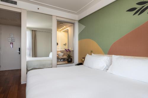 Habitación Executive con cama extragrande del hotel DoubleTree by Hilton Florence Metropole. Foto 5