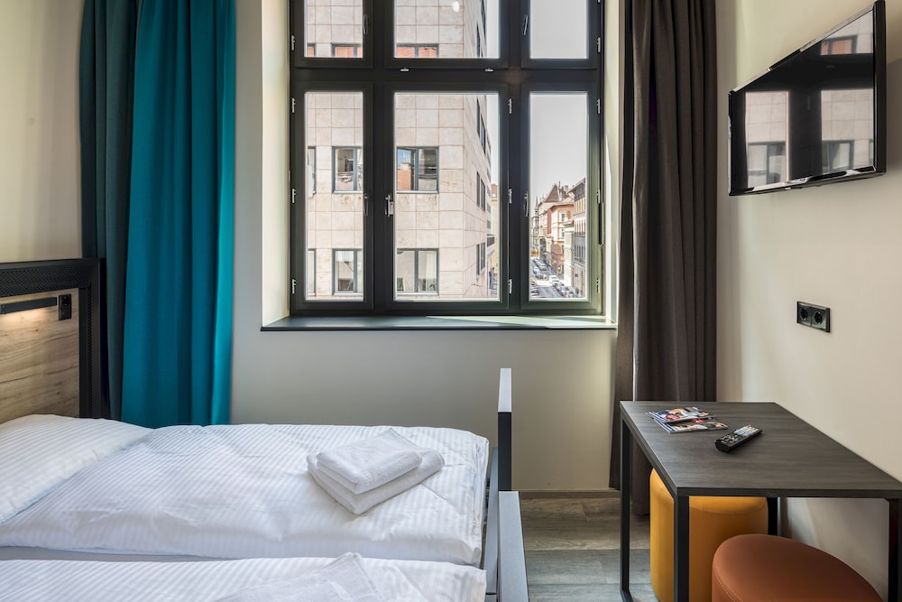 Habitación con 2 camas individuales del hotel aando Budapest City. Foto 1