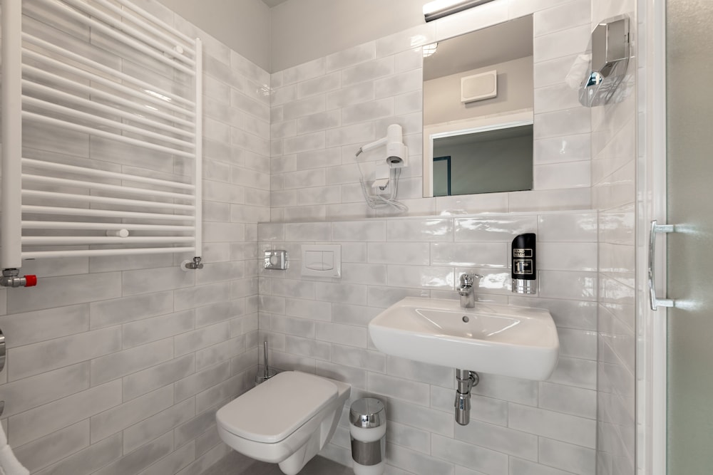 Cama en dormitorio compartido de 6 camas del hotel aando Budapest City. Foto 5