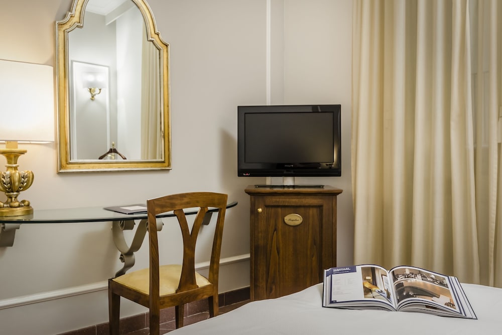Habitación doble (Con Cama Francesa) del hotel Eurostars Centrale Palace. Foto 1