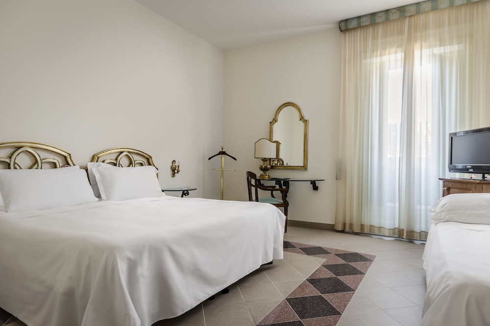 Habitación triple del hotel Eurostars Centrale Palace