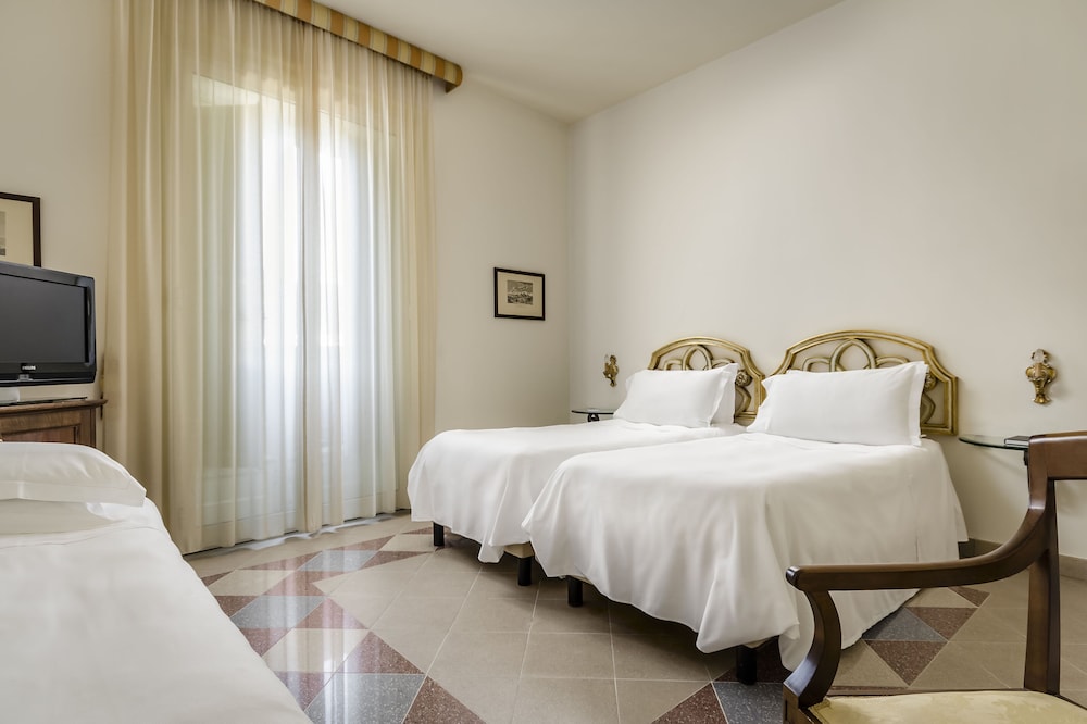 Habitación triple del hotel Eurostars Centrale Palace. Foto 1