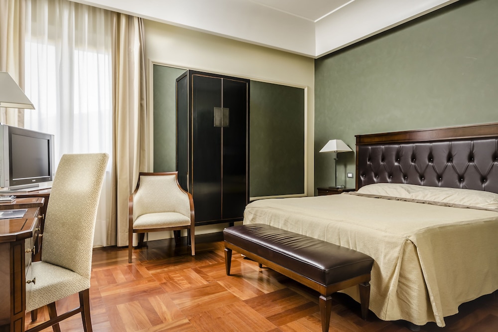 Suite presidencial, 2 camas de matrimonio del hotel Eurostars Centrale Palace. Foto 2